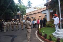 Maharashtra Din  :  मुख्यमंत्र्यांनी हुतात्म्यांना केलं अभिवादन, महाराष्ट्र दिनाच्या जनतेला दिल्या शुभेच्छा