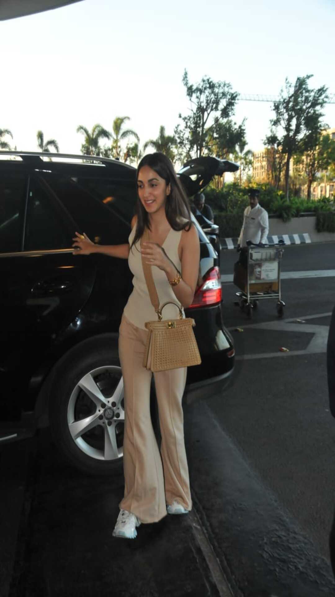 Kiara Advani Looks Effortlessly Gorgeous In Her Airport Attire