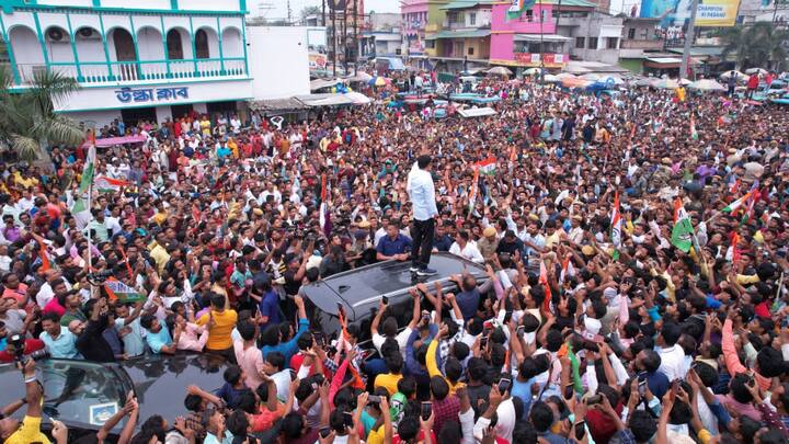 অভিষেকের কথায়, 'এমনিতে শনির দশা চলছিল, ও ঢোকার পর রাহু ও কেতু দুটোর দশাই সংযোজিত হয়েছে। ও যত থাকবে তৃণমূলের লক্ষ্মী, খুব ভাল।'