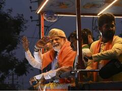Karnataka Election: கர்நாடக தேர்தல் பிரச்சாரத்தில் பிரதமர் மோடி மீது வீசப்பட்ட மொபைல்.. நடந்தது இதுதான்