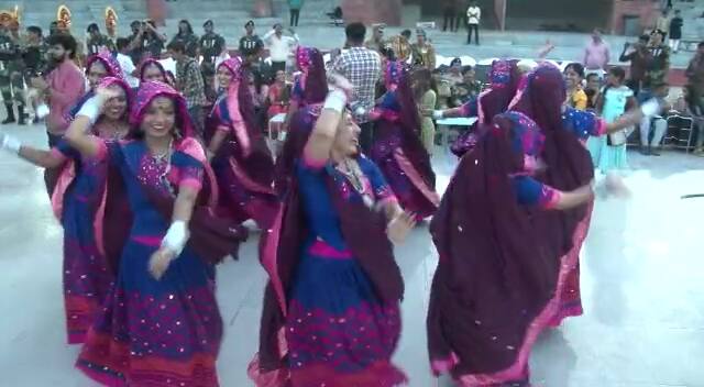 આજે ગુજરાત રાજ્યનો સ્થાપના દિવસ છે. ગુજરાતના 63માં સ્થાપના દિવસની ઠેર-ઠેર ઉજવણીઓ પણ કરાઈ રહી છે.
