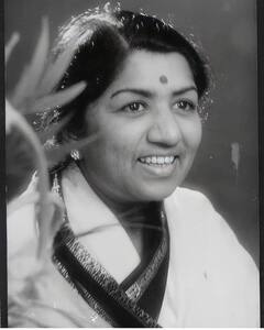 Bollywood Kissa: जब भरी महफिल में राज कपूर ने कह दिया था लता मंगेशकर को ‘बदसूरत’, फिर सिंगर ने किया ये काम