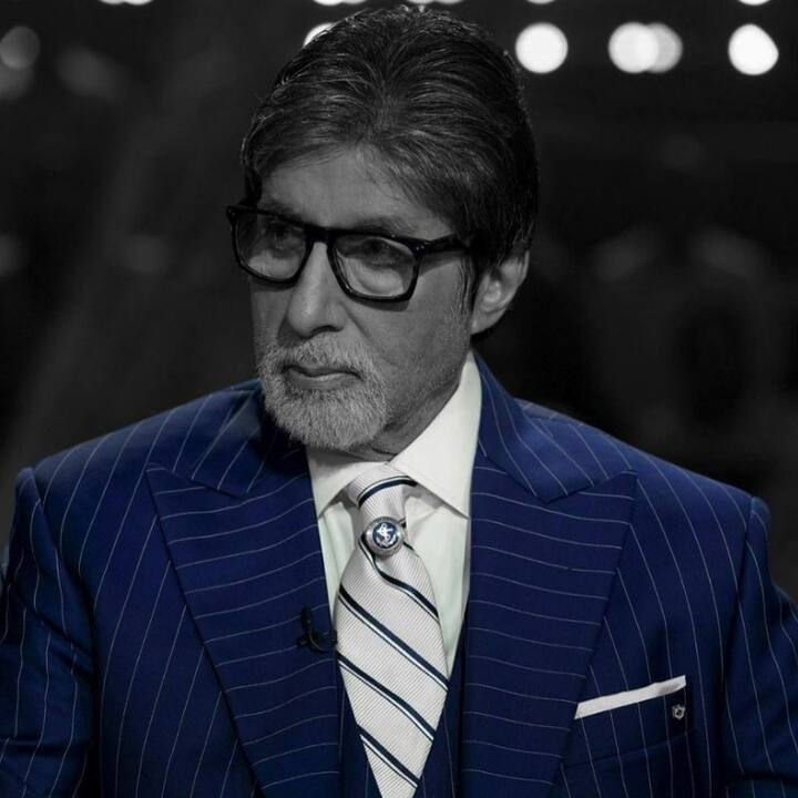 प्रिया पाटिल ने अपने द्वारा स्टाइल किए गए बिग बी की इस तस्वीर को फैंस के साथ शेयर किया था. प्रिया अमिताभ बच्चन को शो पर परफेक्ट लुक देने के लिए बहुत मेहनत करती हैं. ऐसे में एक बार तो एक ऑस्ट्रेलियन कंट्री के एक्स प्रेजिडेंट भी उनके स्टाइल के फैन हो गए थे.