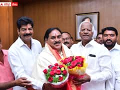 కొత్త మండలాలకు ఐకేపీ భవనాల ఫైలుపై మంత్రి ఎర్రబెల్లి తొలి సంతకం