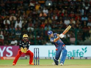 RCB vs LSG: बैंगलौर-लखनऊ के बीच मुकाबला, जानें कैसा है पिच का मिजाज और प्लेइंग-11 में किसे-किसे मिलेगी जगह