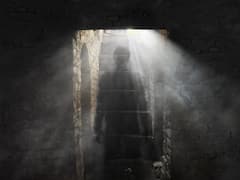 చనిపోయిన వ్యక్తి కోసం ఇంట్లో గరుడ పురాణం చదవాలా?