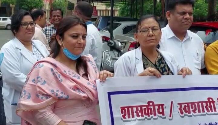 डॉक्टर्स का कहना है इस बार आश्वासन से काम नहीं चलेगा. सरकार को ठोस कदम उठाना होगा. आंदोलन की समाप्ति सरकार के ठोस कदम पर होगी.