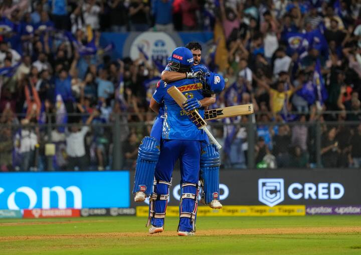 Mumbai Indians Record on Wankhede Stadium : मुंबई इंडियन्सने वानखेडे स्टेडिअमवर इतिहास रचला आहे. वानखेडे स्टेडिअम 200 हून अधिक धावांचा पाठलाग करण्यात यश मिळवणार मुंबई इंडियन्स हा पहिला संघ ठरला आहे.