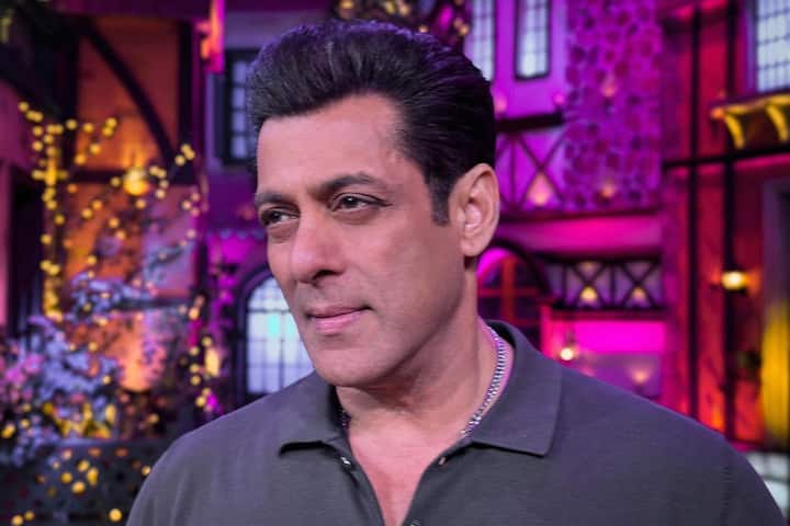 তাঁকে অনুষ্ঠানে জিজ্ঞেস করা হয় নিজের সম্পর্ক নিয়ে আত্মজীবনী লেখার কোনও পরিকল্পনা আছে কি না। তিনি সেখানে জানান, তাঁর নিজের কিছু খামতির জন্যই বোধ হয় 'প্রেম ভাগ্য খারাপ' তাঁর।