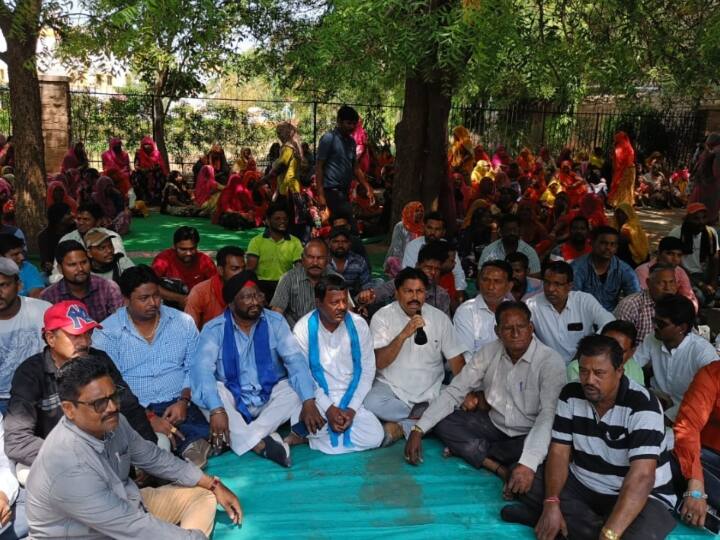 The Sanitation Workers of Valmiki Samaj are sitting on dharna In Jodhpur Rajasthan ANN CM गहलोत के गृहनगर में क्यों हड़ताल पर गए वाल्मीकि समाज के लोग? कर दिया ये एलान