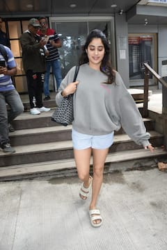 Janhvi Kapoor's Stylish Gym Look Can Inspire The Fashionista In You