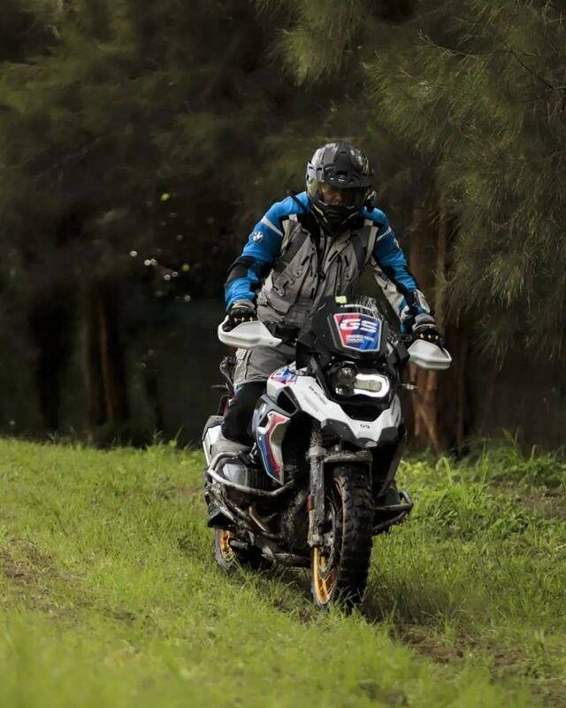 பைக் பற்றிய தகவலில் அஜித் குமார் இல்லாம எப்படி...தற்போது பைக் பயணத்தில் பிசியாக இருந்து வருகிறார் அஜித்.