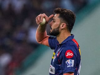 RCB vs LSG: जानिए कौन हैं आरसीबी की कमर तोड़ने वाले नवीन उल हक, अफगानिस्तान में कहे जाते हैं बुमराह 