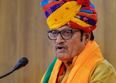 CM गहलोत के जन्मदिन की होर्डिंग चुराने वाला गिरफ्तार, विपक्ष का तंज- 'पुलिस की सक्रियता को सलाम'