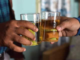அதிகமாக மது அருந்தும் காவல்துறை அதிகாரிகளுக்கு விருப்ப ஓய்வு... அஸ்ஸாம் முதலமைச்சர் அதிரடி..!