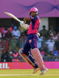 PHOTOS: पानीपूरी बेचने से लेकर IPL में पहला शतक लगाने तक बेहद मुश्किल रहा यशस्वी जयसवाल का सफर, जानें RR बल्लेबाज़ी की कहानी