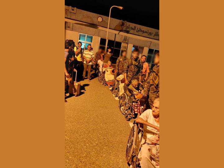 The number of evacuees that reached India touched the 2300 mark on the 8th flight. After that, three more flights carried 229, 288 and 135 passengers respectively, taking the number of evacuees to more than 2500. Under Operation Kaveri, India is set to evacuate about 3,000 Indian-origin passengers from Sudan. (Image Source: PTI)