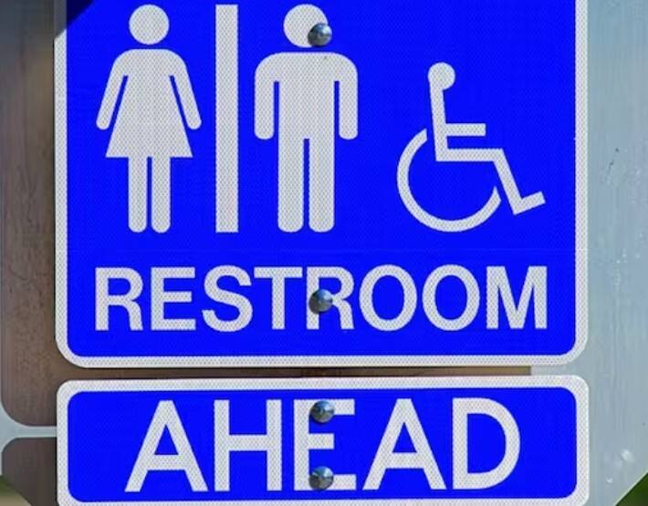 Lavatory ਇੱਕ ਬਹੁਤ ਮਸ਼ਹੂਰ ਸ਼ਬਦ ਨਹੀਂ ਹੈ। ਪਰ ਫਿਰ ਵੀ ਆਓ ਜਾਣਦੇ ਹਾਂ ਇਸਦਾ ਮਤਲਬ ਕੀ ਹੈ। ਇਹ ਲਾਤੀਨੀ ਭਾਸ਼ਾ ਤੋਂ ਲਿਆ ਗਿਆ ਸ਼ਬਦ ਹੈ। ਲਾਤੀਨੀ ਵਿੱਚ ਲੇਵੇਟੋਰੀਅਮ ਦਾ ਅਰਥ ਹੈ ਵਾਸ਼ ਬੇਸਿਨ ਜਾਂ ਵਾਸ਼ਰੂਮ। ਹੌਲੀ-ਹੌਲੀ ਵਾਸ਼ਰੂਮ ਨੇ ਆਪਣੀ ਜਗ੍ਹਾ ਲੈ ਲਈ। ਭਾਵ ਇਹ ਵੀ ਵਾਸ਼ਰੂਮ ਹੈ।