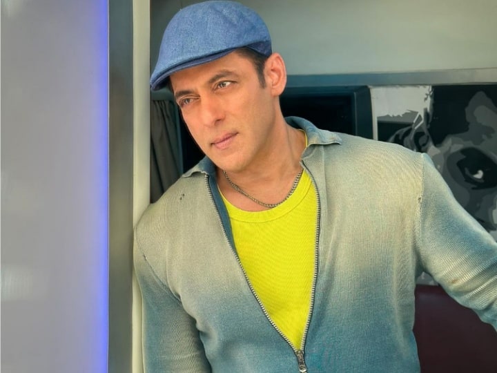 Salman Khan का नाम बॉलीवुड के सबसे महंगे एक्टर्स की लिस्ट में शामिल है. बावजूद इसके एक्टर आलीशान घरों को छोड़ मुंबई के 1BHK फ्लैट में रहते हैं. जानिए इसके पीछे की खास वजह....