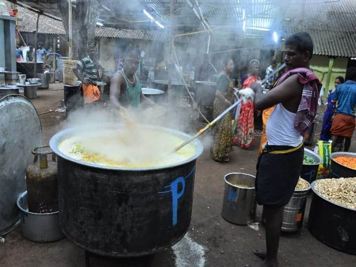 Meenakshi Sundareswarar Tirukalyanam 7500 kg of rice and 6 tons of vegetables feast for lakhs of people Meenakshi Kalyanam : 7500 கிலோ அரிசி.. 6 டன் காய்கறிகள்.. லட்சம் பேருக்கு விருந்து.. மீனாட்சி சுந்தரேசுவரர் திருக்கல்யாண விழா..