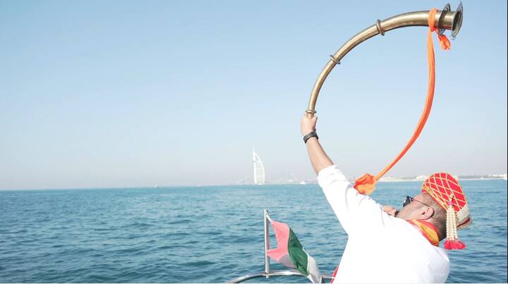 राज्यात उत्साहात महाराष्ट्र दिन साजरा केला जात असताना परदेशातही महाराष्ट्र दिन उत्साहात साजरा केला जात आहे.