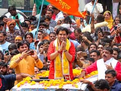 भगवान का अवतार बताने वाले बयान पर धीरेंद्र शास्त्री के खिलाफ मामला दर्ज, बिहार आने से पहले बढ़ीं मुश्किलें