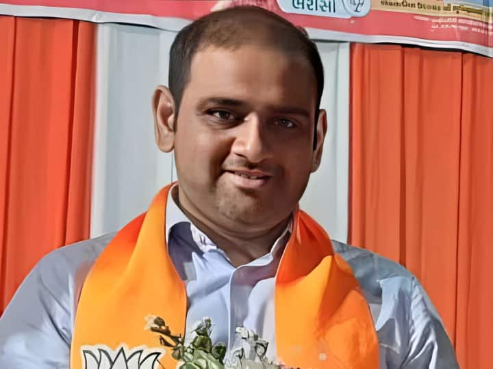 Gujarat CM Bhupendra Patel son Anuj Patel shifted to Mumbai by air ambulance after brain stroke Anuj Patel: सीएम भूपेंद्र पटेल के बेटे को ब्रेन स्ट्रोक के बाद एयर एंबुलेंस से मुंबई किया गया शिफ्ट, जानें अब कैसी है तबियत