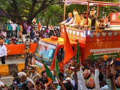 फिर हुई पीएम मोदी की सुरक्षा में बड़ी चूक, मैसूर में रोडशो के दौरान महिला ने फूलों के साथ मोबाइल भी फेंका