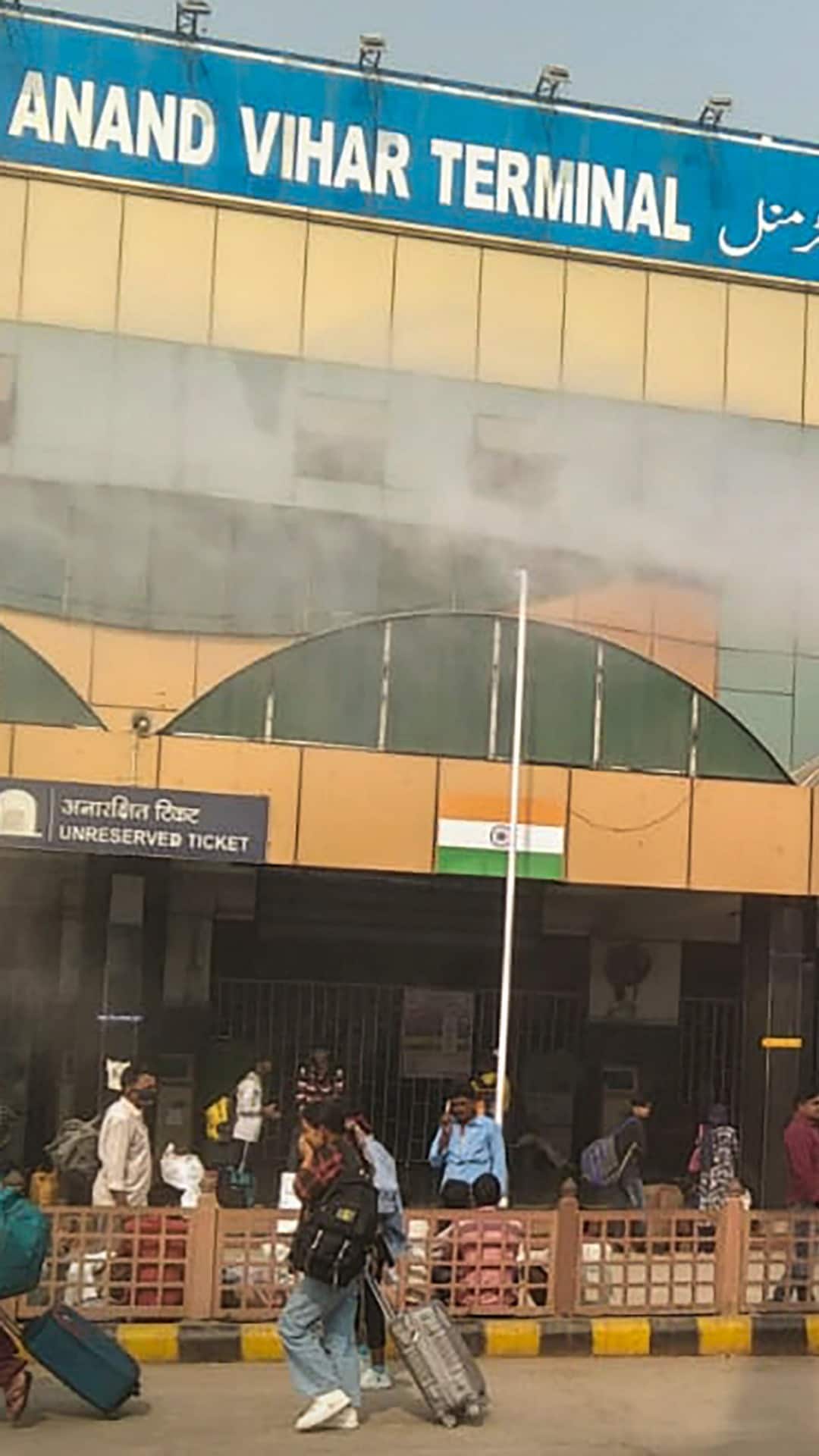 दिल्ली में पुरानी और नई दिल्ली रेलवे स्टेशन के