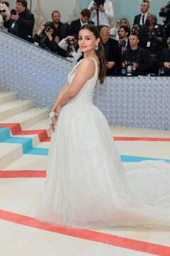 Met Gala: मेट गाला में आलिया भट्ट ने व्हाइट गाउन में बिखेरे जलवे, इवेंट में हर किसी का एक्ट्रेस ने खींचा ध्यान