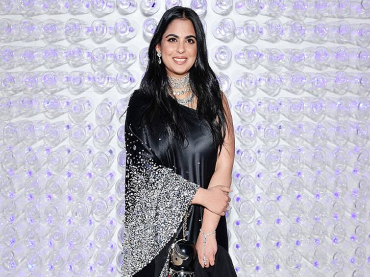 Met Gala 2023: Isha Ambani Ditches Traditional Gown In Favour Of A Reimagined Saree See Photos Met Gala 2023: Isha Ambani Ditches Traditional Gown In Favour Of A Reimagined Saree