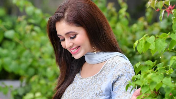 এই ছবির প্রযোজনার দায়িত্বে রয়েছেন শিবপ্রসাদ মুখোপাধ্যায় (Shiboproshad Mukherjee) ও নন্দিতা রায়ের (Nandita Roy)-এর প্রযোজনা সংস্থা উইন্ডোজ (Windows)।
