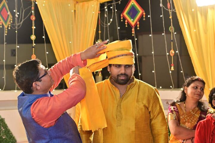 बेटे की शादी को लेकर आनंद मोहन का पूरा परिवार उत्साह से भरा है. इसके पहले रविवार को तिलक समारोह की तस्वीरें सामने आई थी.