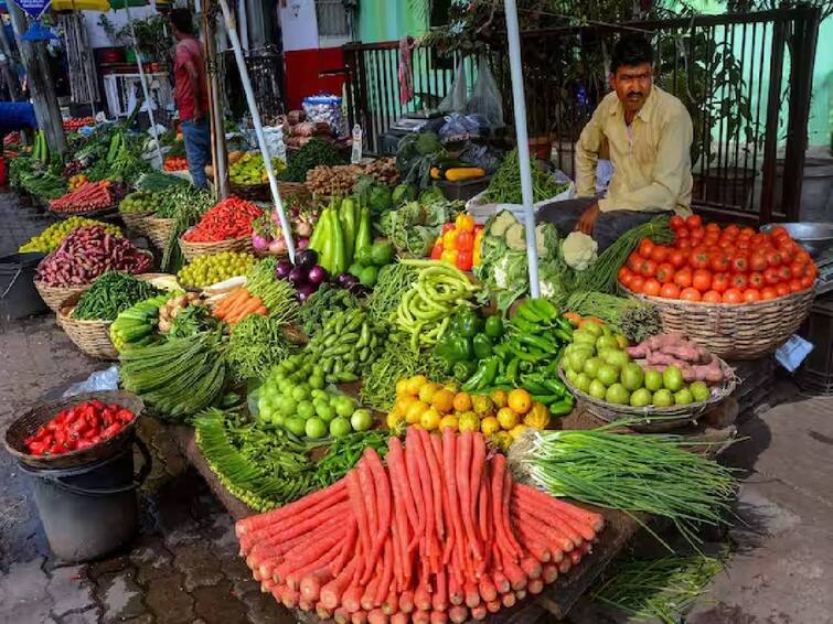 chennai koyambedu market vegetable price list for may 2nd 2023 know full list Vegetable Price: உயரும் தக்காளி, அவரை, இஞ்சி, பட்டாணி..குறைந்த விலையில் என்னென்ன? இன்றைய பட்டியல் இதோ..