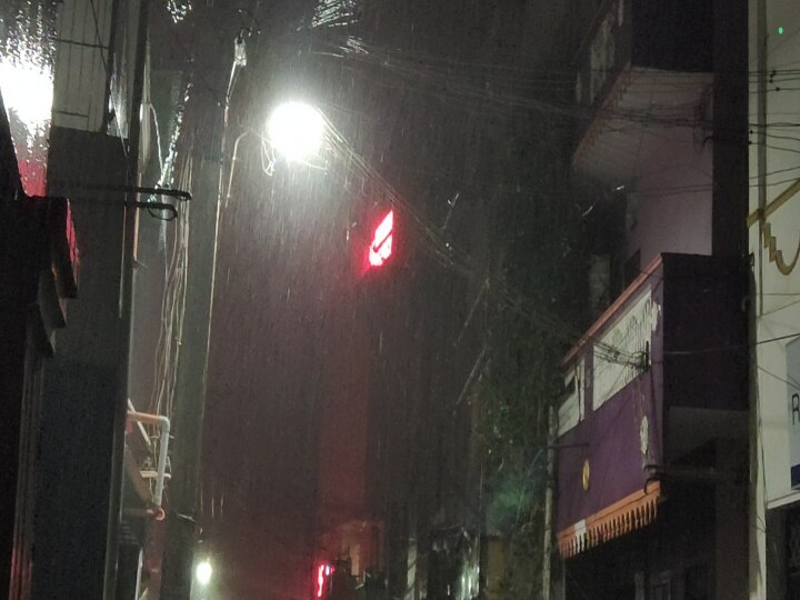 Rain In Kanchipuram : கொட்டி தீர்க்கும் கோடை மழை.. வேனிற்காலத்தில் குட்டி ஊட்டி.. மகிழ்ச்சியில் காஞ்சிபுரம் மக்கள்..