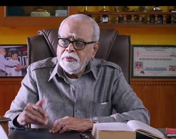 தனது குருவான பாலசந்திரனிடம் தனக்கு புற்று நோய் இருப்பதாக மனோ சொல்லும் காட்சி.