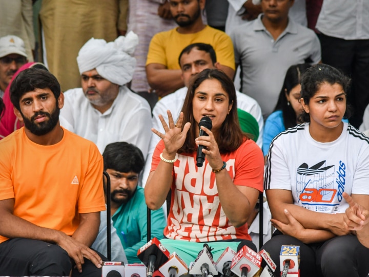 Wrestlers Protest Jantar Mantar Delhi Priyanka Gandhi To Arvind Kejriwal  Politics Farmer Protest Shaheen Bagh | Wrestlers Protest: पहलवानों का  प्रदर्शन हो गया 'हाईजैक'! क्यों हो रही है शाहीन बाग और ...