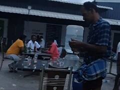 கரூரில் விடுமுறை தினத்தில் பாரில் மது அருந்திய மது பிரியர்கள்