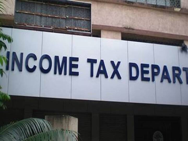 Income Tax Raids in hyderabad visakhapatnam in cloth marchant house offices Hyderabad IT Raids: హైదరాబాద్‌, విశాఖలో ఐటీ సోదాల కలకలం, ప్రముఖ కంపెనీపై ఏకంగా 40 చోట్ల