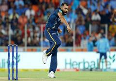 IPL 2023, GT vs DC : अमन खानचं अर्धशतक, दिल्लीचं गुजरातला 131 धावांचं आव्हान; शमीनं घेतलं चार बळी