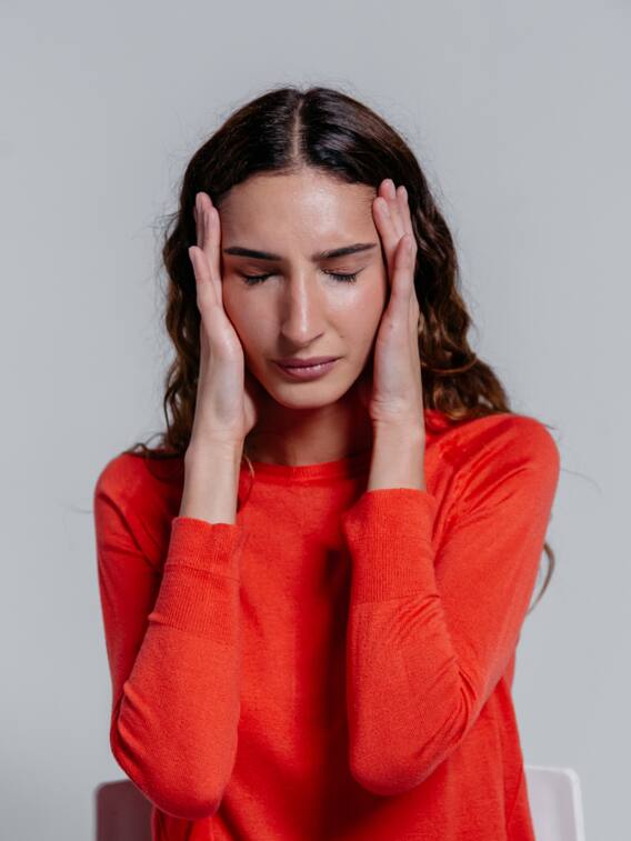 माइग्रेन से परेशान हैं? तो बिना देर किए इन फूड्स का सेवन करें कम