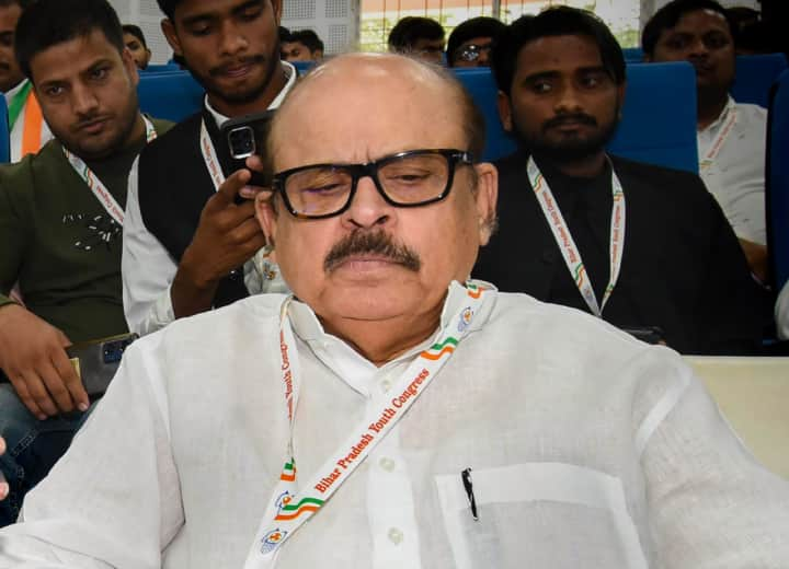 NCP Chief Sharad Pawar Resignation News Tariq Anwar said he will have some plan for the future Sharad Pawar News: शरद पवार के इस्तीफे पर पुराने सहयोगी तारिक अनवर बोले- 'भविष्य के लिए कोई न कोई प्लान...'