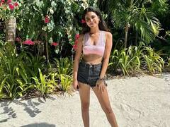 In Pics: માલદીવમાં ચીલ કરતી જોવા મળી 'વિન્ક ગર્લ' પ્રિયા પ્રકાશ વૉરિયર, વેકેશન લૂક જોઇને નહીં હટે તમારી નજર.....