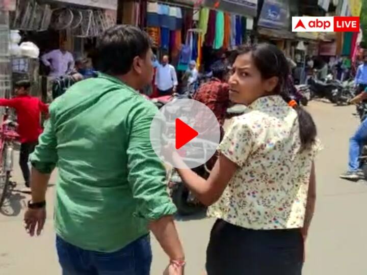 girl publicly beat Live in Partner took him to police station in Khargone Madhya Pradesh ANN Watch: लड़की ने लड़के की सरेआम पिटाई कर कॉलर पकड़कर ले गई थाने, मामला जानकर रह जाएंगे हैरान
