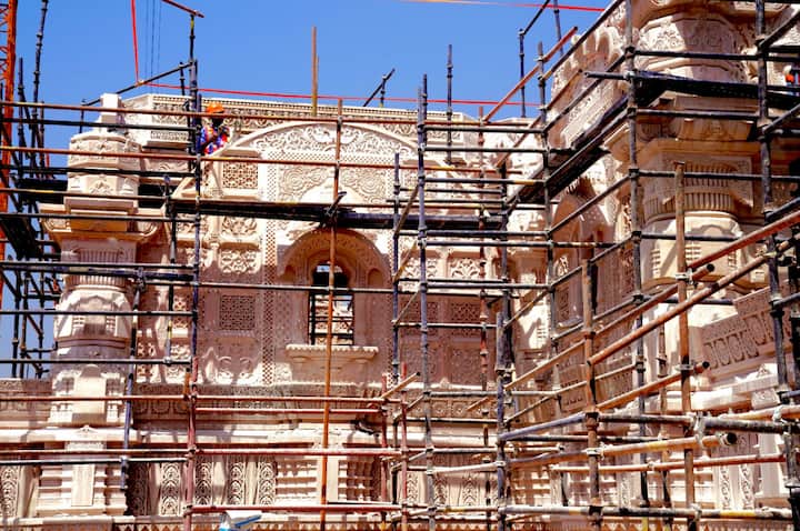 यासोबतच हे मंदिर इतके मजबूत बनवले जात आहे की, भविष्यात कधीही भूकंप झाला तर कोणत्याही प्रकारे मंदिराचे नुकसान होऊ शकणार नाही.