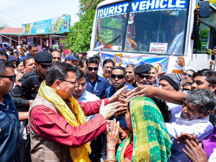 Chardham Yatra 2023 Uttarakhand Traffic Police challenge in Chardham Yatra, tourists arriving in large numbers in State ANN Chardham Yatra 2023: चारधाम यात्रा में ट्रैफिक व्यवस्था चुनौती, उत्तराखंड में भारी तादाद में पहुंच रहे पर्यटक