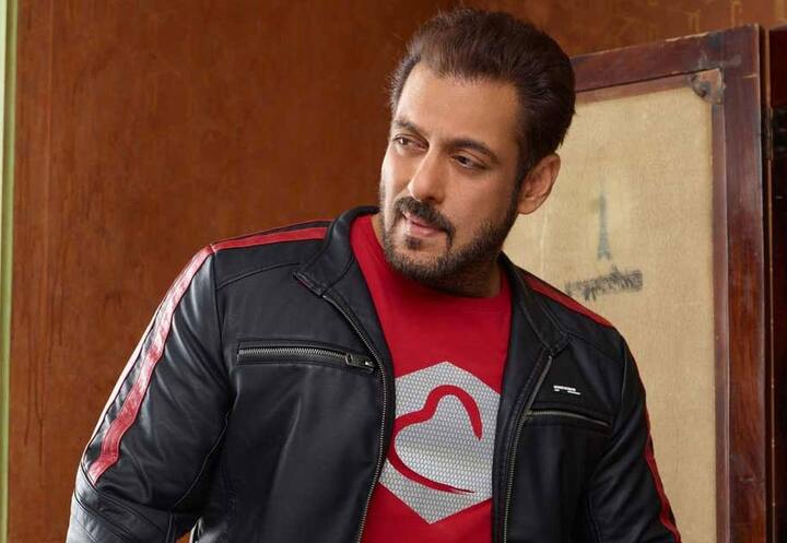 सलमान खान ने सेंट स्टैनिस्लास हाई स्कूल से पढ़ाई की है. कुछ पर्सनल कारणों से उन्होंने अपने कॉलेज की पढ़ाई पूरी नहीं की.