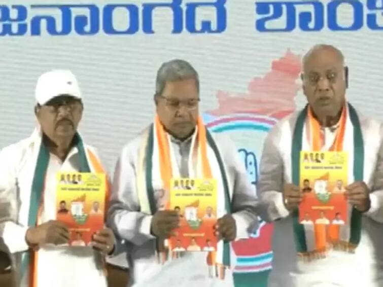 Congress manifesto karnataka assembly election politics released Congress Manifesto : குடும்பத்தலைவிகளுக்கு மாதம் ரூ. 2000.. இலவச பேருந்து பயணம்.. தேர்தல் அறிக்கை வெளியிட்டது காங்கிரஸ்..