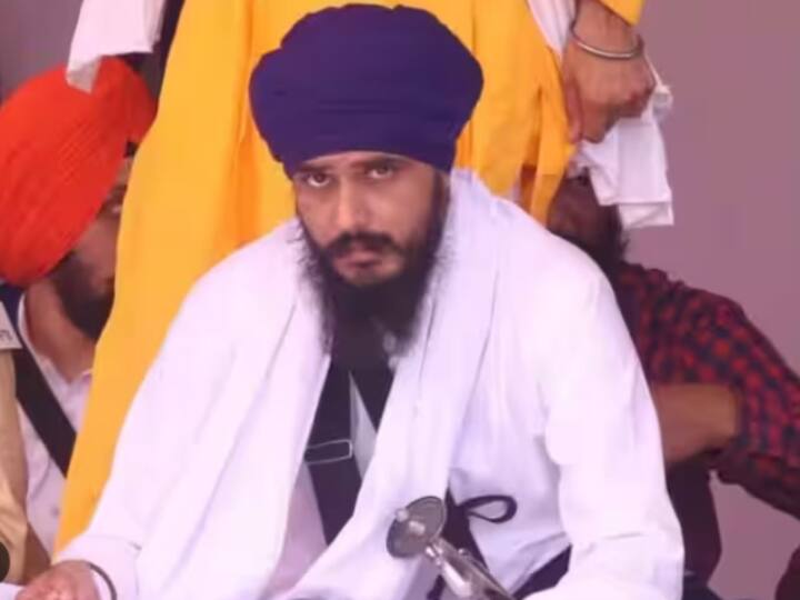 Jailed Amritpal Singh lashed out at police, officials said- Waris Punjab De chief could be dangerous if movement starts Waris Punjab De: जेल में बंद अमृतपाल सिंह से पुलिस को डर! अधिकारी बोले- ‘वो खतरनाक हो जाएगा अगर…’