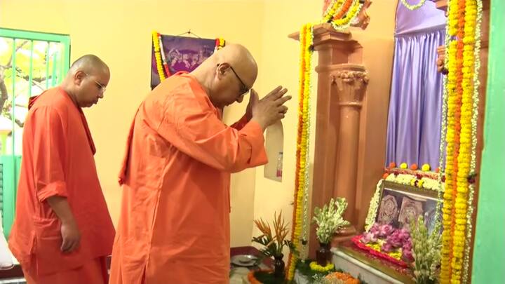 ১২৫ বছরের কর্মকাণ্ড, ও আগামী দিনের পথ চলার রূপরেখা সম্পর্কে বক্তব্য রাখেন তাঁরা। এদিনের অনুষ্ঠানে উপস্থিত ছিলেন সাংসদ সুদীপ বন্দ্যোপাধ্যায় ও বিধায়ক শশী পাঁজা। সভায় সভাপতিত্ব করেন অন্যতম সহ অধ্যক্ষ স্বামী সুহিতানন্দ। এদিনের ভক্ত সমাগম ছিল চোখে পড়ার মতো।